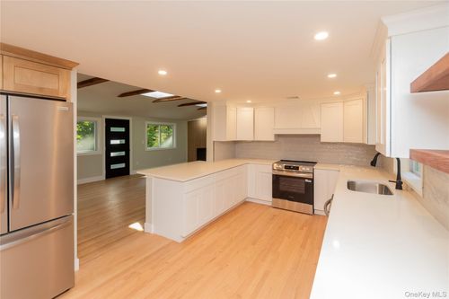 11 Tree Top Ln, Poughkeepsie, NY, 12603-4819 | Card Image