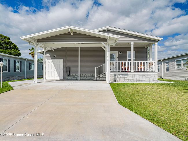 623 Hyacinth Cir, House other with 3 bedrooms, 2 bathrooms and null parking in Barefoot Bay FL | Image 4