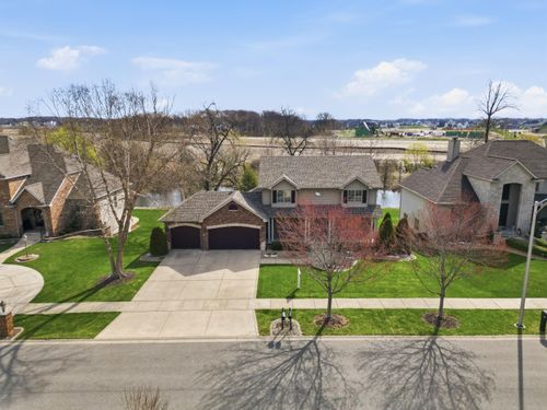 9675 Julia Dr, Saint John, IN, 46373-9203 | Card Image