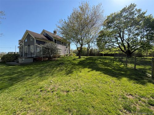 184 Twomey Ave, Calverton, NY, 11933-1314 | Card Image