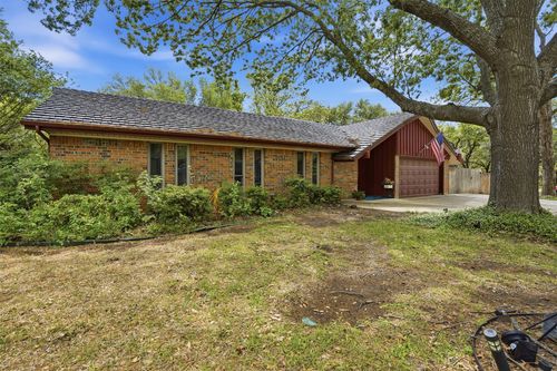 1233 Greenbriar Ln, Cleburne, TX, 76033-6052 | Card Image