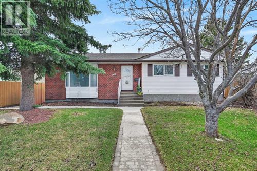 1427 Mccrimmon Dr, Carstairs, AB, T0M0N0 | Card Image