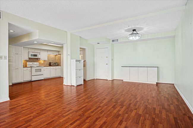 Living, Dining & Kitchen | Image 4