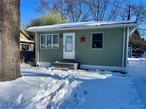 1585 Norledge Rd, Akron, OH, 44305-1342 | Card Image