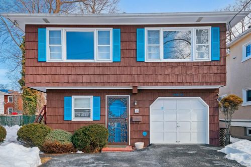 35 Lenox Ave, Pleasantville, NY, 10570-3213 | Card Image