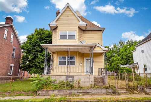 906 1st St, Mc Kees Rocks, PA, 15136-3418 | Card Image