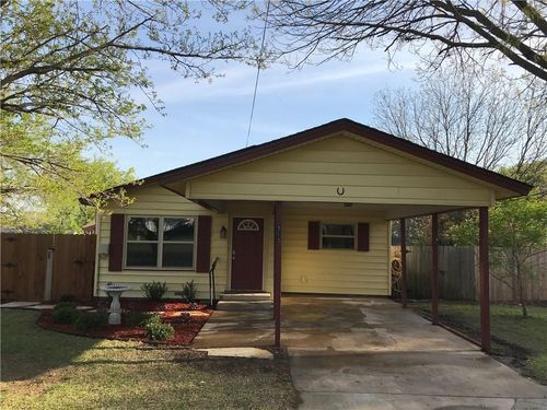 713 W 2nd St, Justin, TX, 76247-4803 | Card Image