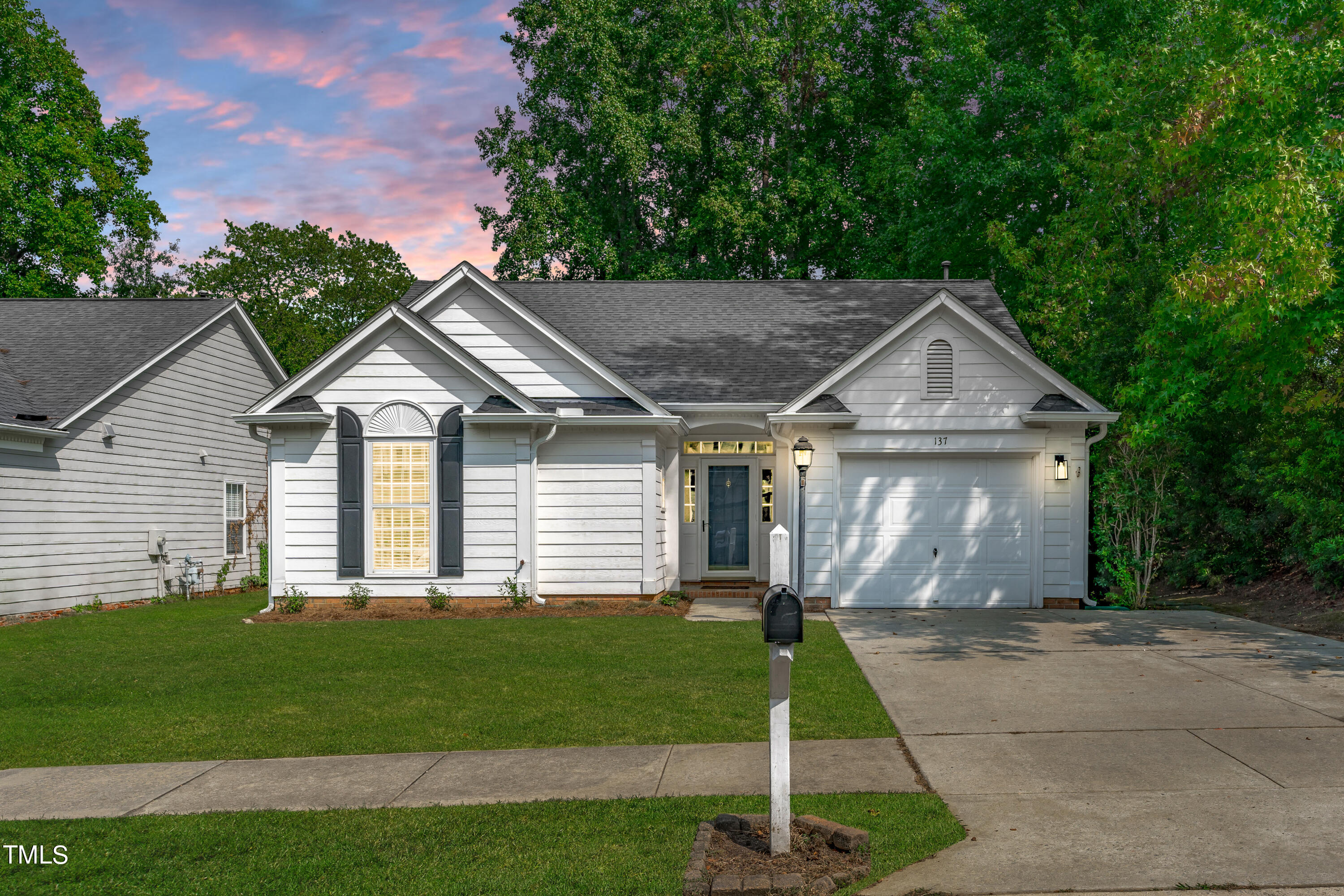 Gremar Dr, Holly Springs, NC 27540