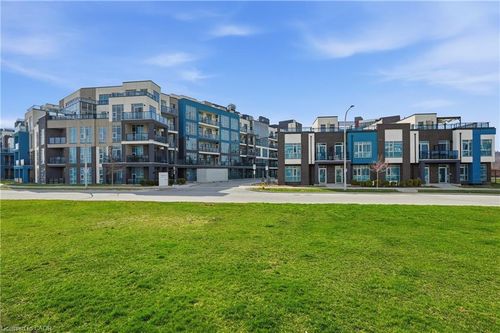 304-10 Concord Place, Grimsby, ON, L3M0G6 | Card Image
