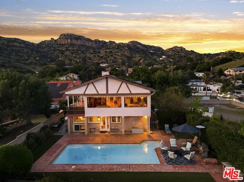 9207 Rowell Ave, Chatsworth, CA, 91311 | Card Image