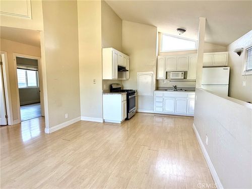 2242 Elden Ave, Costa Mesa, CA, 92627-9390 | Card Image
