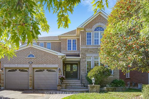 188 Willis Dr, Aurora, ON, L4G7M2 | Card Image