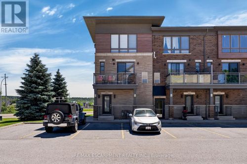 11-510 North Service Road, Grimsby (Grimsby Beach), ON, L3M0C9 | Card Image