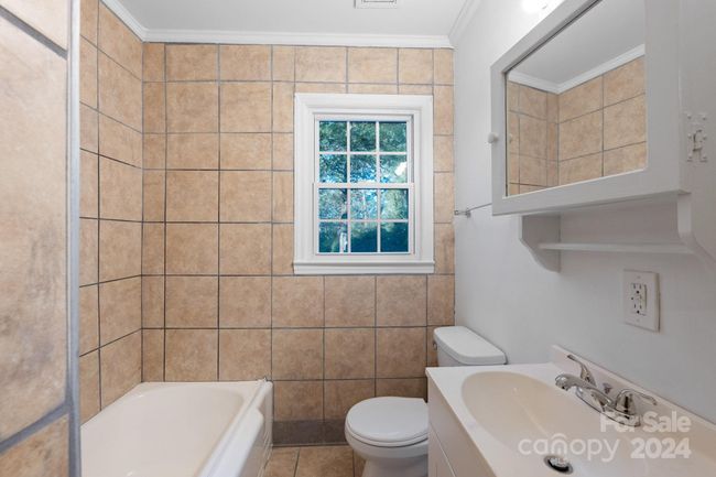 Bathroom 2 | Image 27