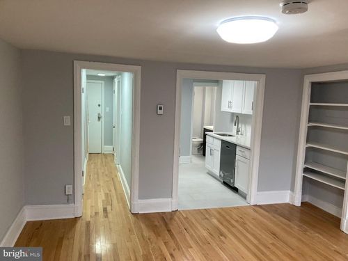 apt-3f-1017 Pine St, Philadelphia, PA, 19107-6049 | Card Image