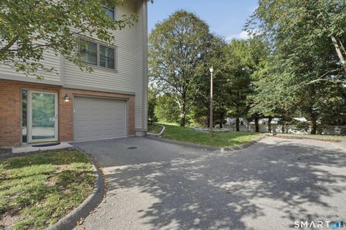 18-18 Metacomet Dr, Meriden, CT, 06450-3568 | Card Image