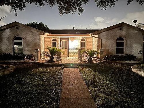 416 Fenwick Dr, Windcrest, TX, 78239-2529 | Card Image