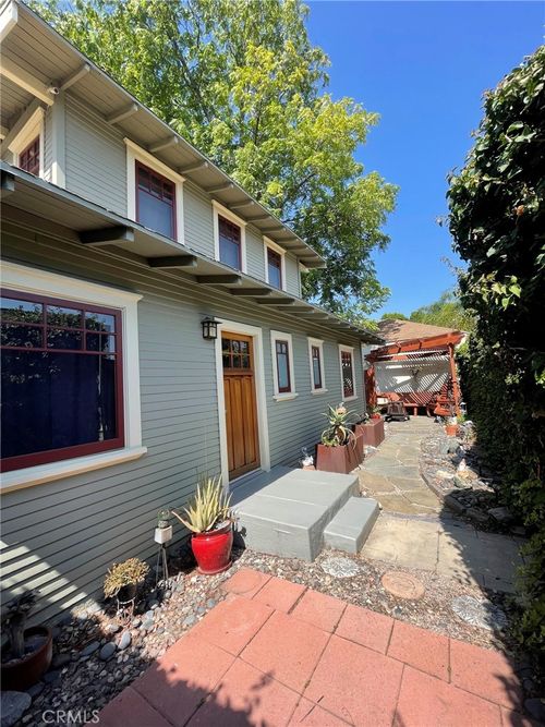 115 E Garfield Ave, Glendale, CA, 91205-2101 | Card Image