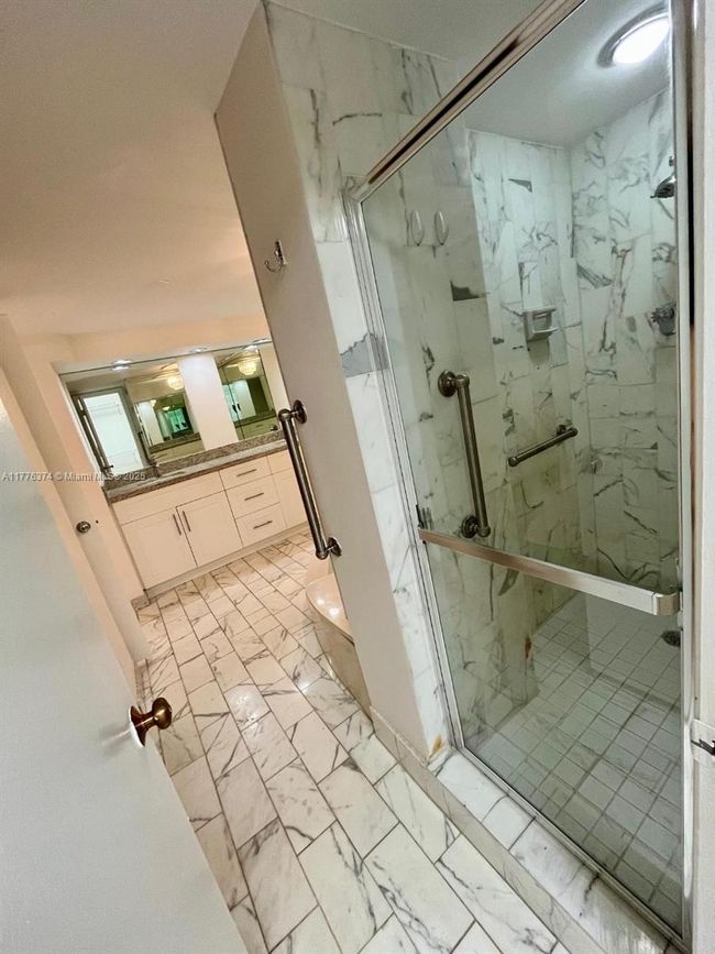 APT-2001 - 4000 Towerside Ter, Condo with 2 bedrooms, 2 bathrooms and null parking in Miami FL | Image 34