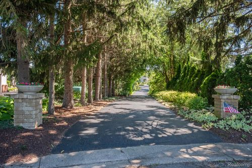 4912 Oakwood Ct, Commerce Township, MI, 48382-1435 | Card Image