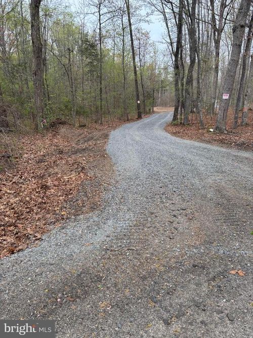 23 Taylor Rd, LOUISA, VA, 23093-4611 | Card Image