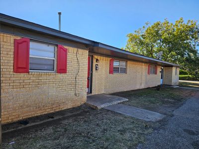 6503 Ave R, Home with 8 bedrooms, 4 bathrooms and null parking in Lubbock TX | Image 2