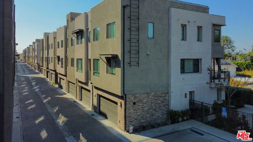 13107 W Lumina Way, Valley Glen, CA, 91401-2009 | Card Image