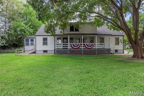 423 Woodlawn Ave, O Fallon, MO, 63366-2809 | Card Image