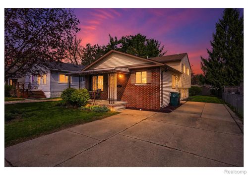 315 Pare St, Clawson, MI, 48017-2503 | Card Image