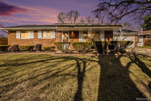 5794 Shetland Way, Waterford, MI, 48327-2045 | Card Image