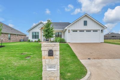 10312 T Bury Lane, House other with 3 bedrooms, 2 bathrooms and 2 parking in Waco TX | Image 1