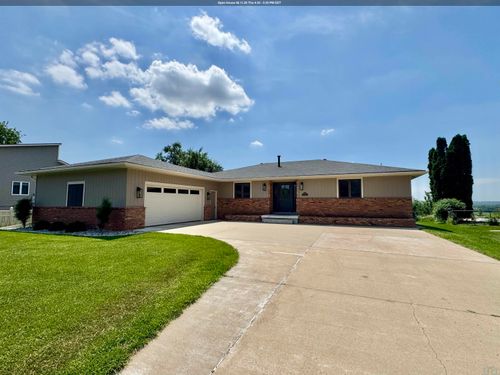 1556 Crestview Dr, Vermillion, SD, 57069-3438 | Card Image