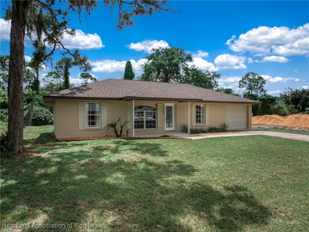 Simca St, Sebring, FL 33872