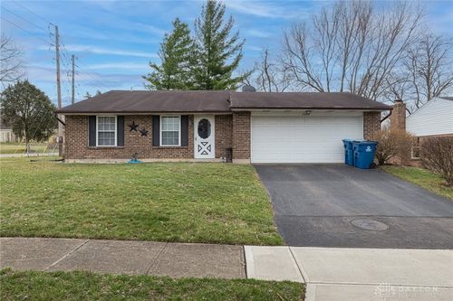 7994 Rustic Woods Dr, Huber Heights, OH, 45424-1901 | Card Image
