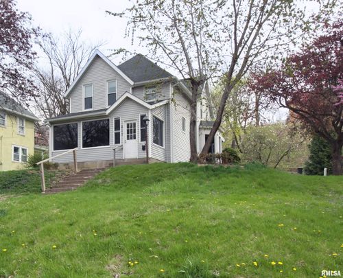 817 N Marquette St, Davenport, IA, 52802-1320 | Card Image