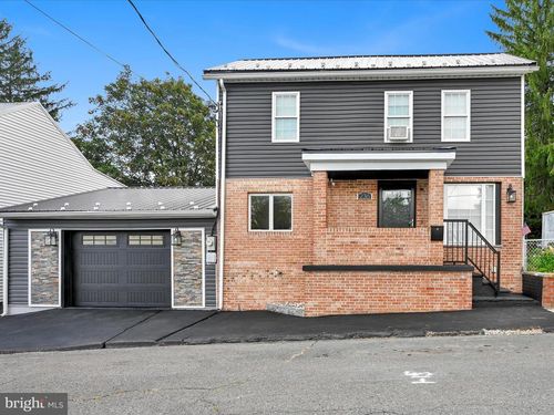 236 N Center St, FRACKVILLE, PA, 17931-1206 | Card Image