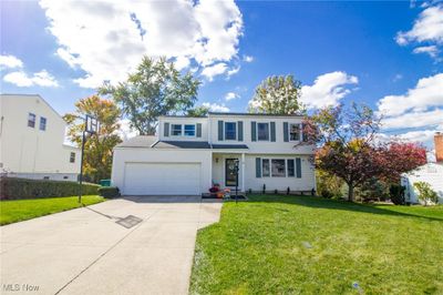 View of front facade with a front yard | Image 2