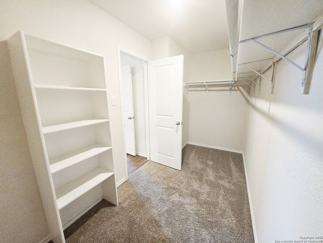 437 Middle Green Loop, House other with 3 bedrooms, 2 bathrooms and null parking in Floresville TX | Image 15