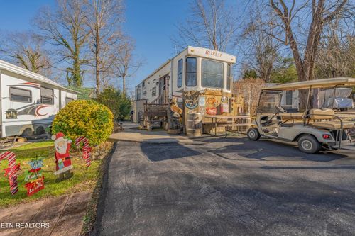 4229 E Parkway, Gatlinburg, TN, 37738-6427 | Card Image