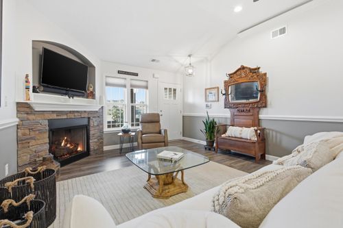 352 Dogwood Trl, Campobello, SC, 29322-8059 | Card Image