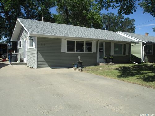 308 Dominion Rd, Assiniboia, SK, S0H0B0 | Card Image