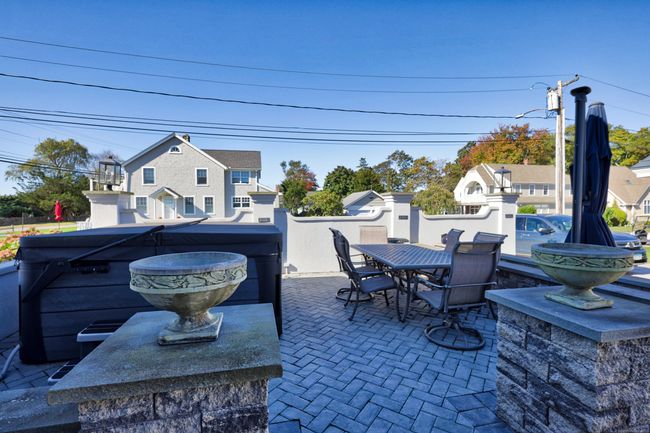Hottub and dining area | Image 30