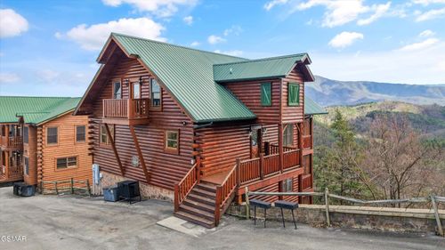 3032 Hickory Lodge Dr, Sevierville, TN, 37862 | Card Image