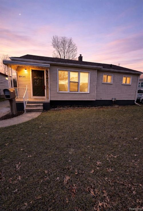 29581 Rosemont St, Roseville, MI, 48066-1911 | Card Image
