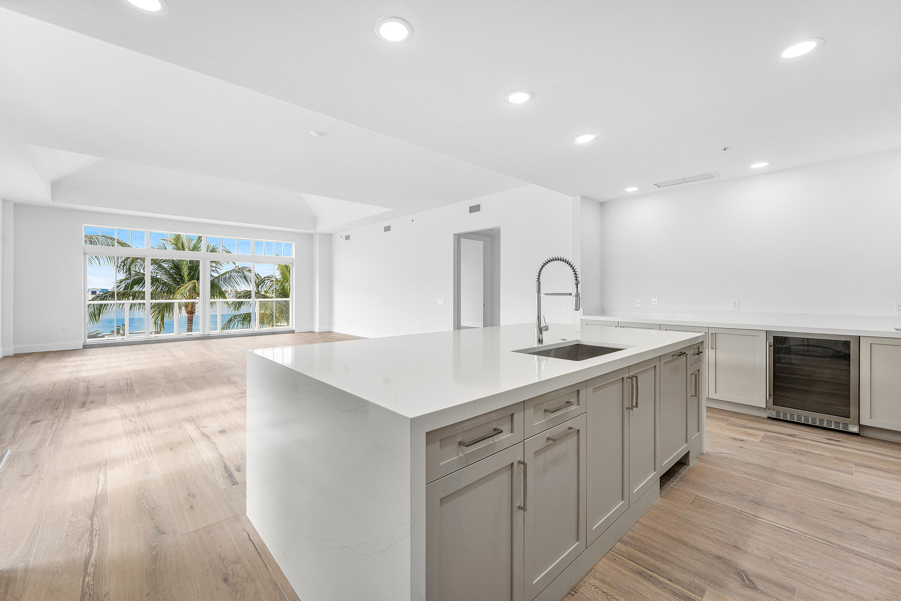 Residential in Palm Beach Shores 2