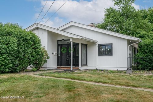 15 Wilson Cir W, Red Bank, NJ, 07701-5831 | Card Image