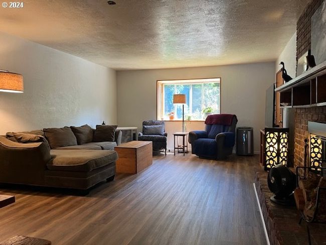 Living Room | Image 12