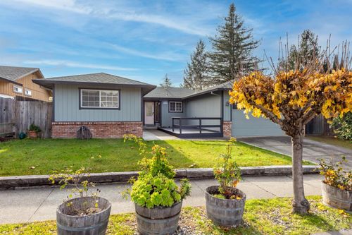 5232 Badger Road, Santa Rosa, CA, 95409 | Card Image
