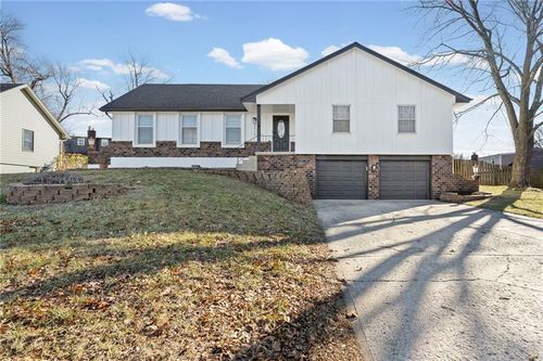 8515 Harvard Ter, Raytown, MO, 64138-3666 | Card Image