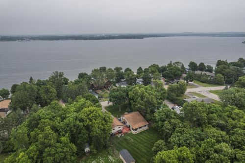 425 Shorewood Dr, Detroit Lakes, MN, 56501-4605 | Card Image